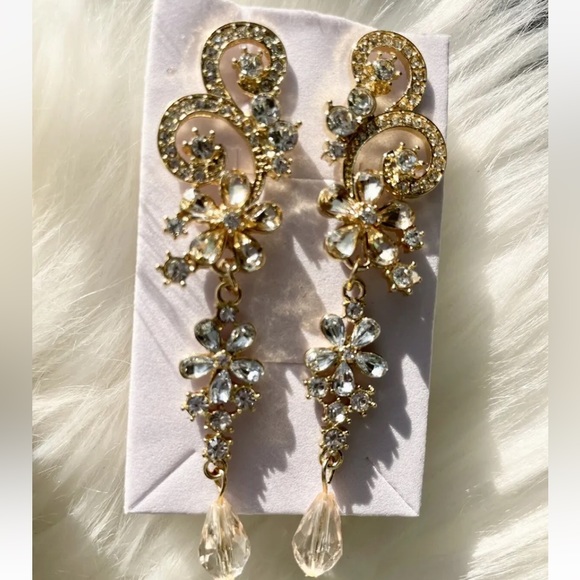 Gold Accent Rhinestone Chandelier Earrings Beautifully Stunning - Picture 1 of 3